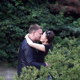 Takhle byla herečka v roce 2016 načapána s režisérem Viktorem Taušem při žhavé líbačce.