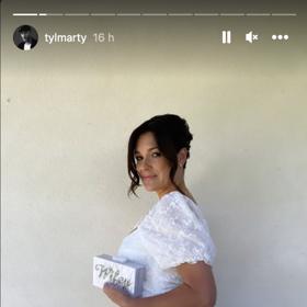 Modelka Alena Šeredová ve svatebních šatech.